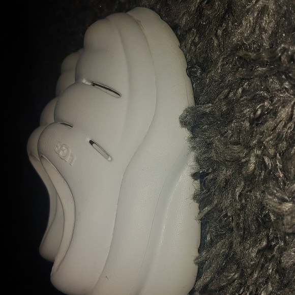 Uggs white yesh - Picture 2 of 4